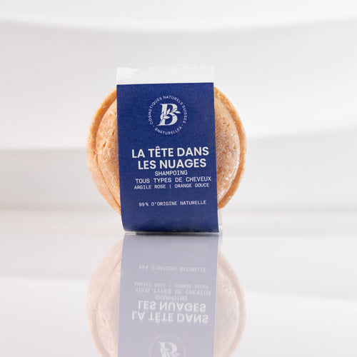 Shampoing la tête dans les nuages